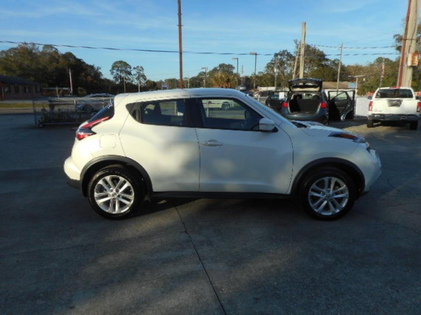 2016 WHITE NISSAN JUKE S; SL; SV; NISM (JN8AF5MR5GT) , located at 10405 Abercorn Street, Savannah, GA, 31419, (912) 921-8965, 31.988262, -81.131760 - Photo#5